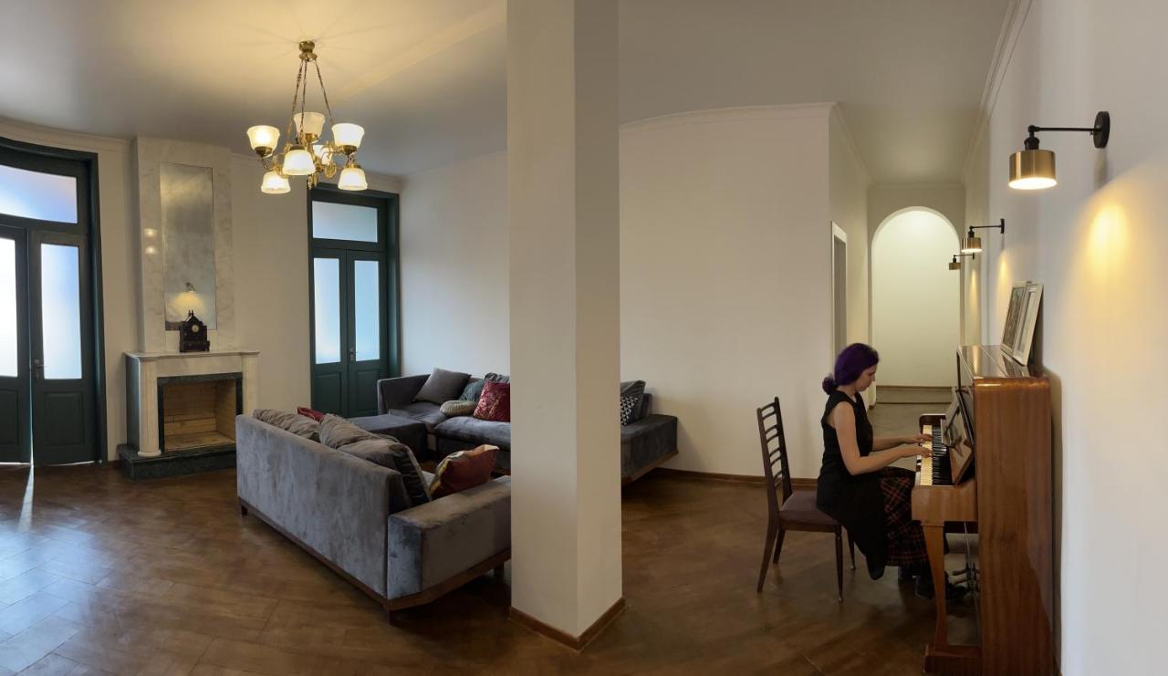 Pigeon Guest House Tbilisi Exterior foto