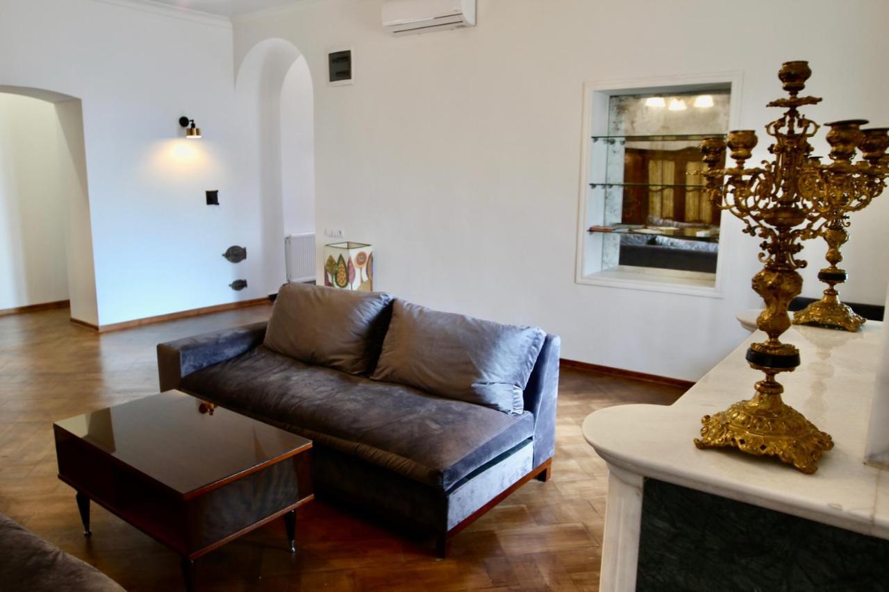 Pigeon Guest House Tbilisi Exterior foto
