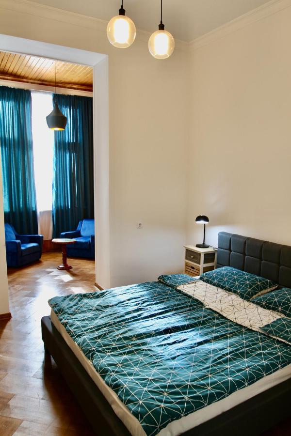 Pigeon Guest House Tbilisi Exterior foto