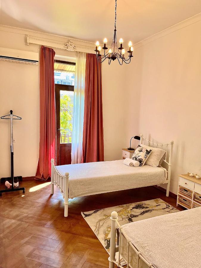 Pigeon Guest House Tbilisi Exterior foto
